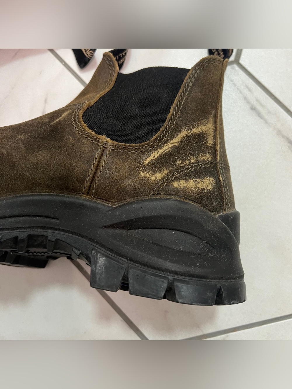 Blundstone 2322 Dark Olive Suede Lug Sole Chelsea Boot Size 6.5 US Women’s - Picture 7 of 12